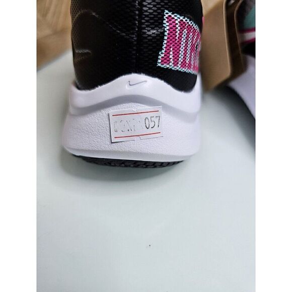 Brand New Nike Women's Star Runner 3 Silver Running Shoes Size 6.5 GS 5Y. 057 - Picture 11 of 11